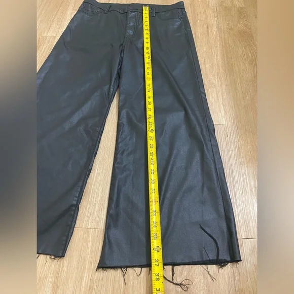 Kut from the Kloth Black Wide-Leg Faux Leather Jeans with Raw Hem - Picture 5 of 7